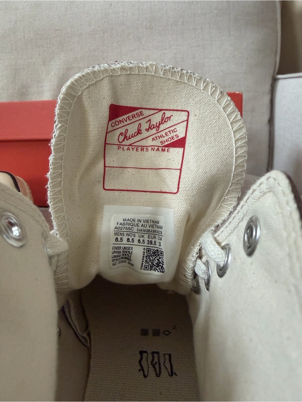 Converse Red Shoe Box with White Logo - Picture 4 of 9
